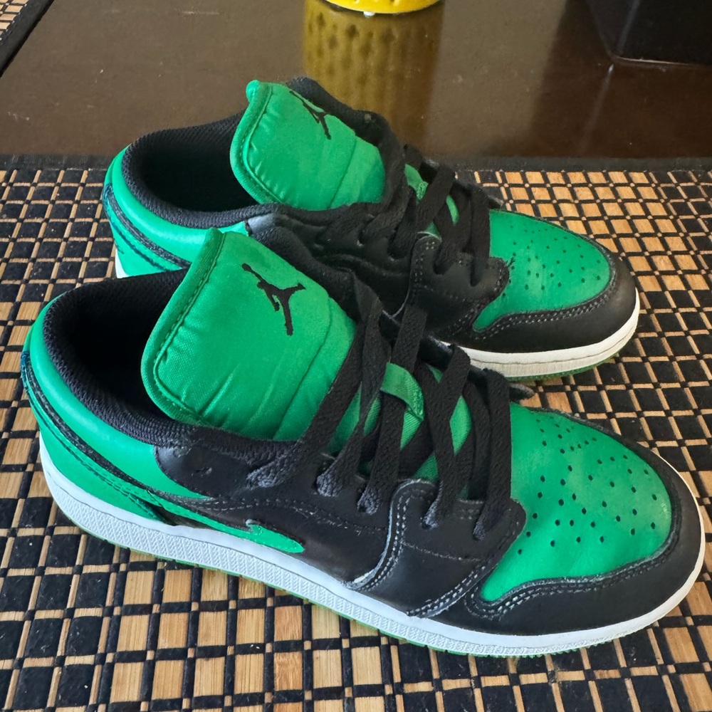 Jordan 1 Lucky Green Kids shoes